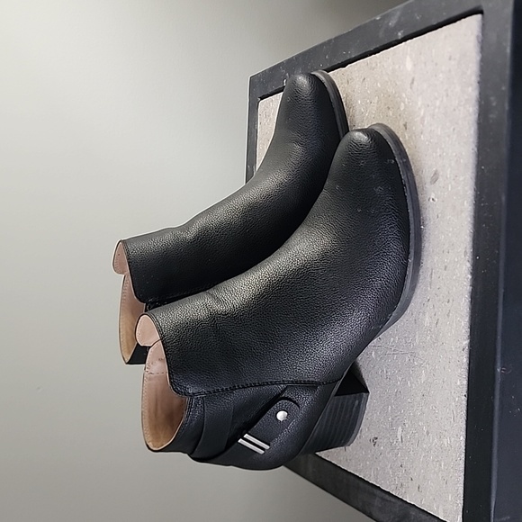 naturalizer ankle boots